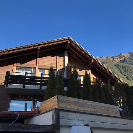 Wonderland: Mezzanine For 4