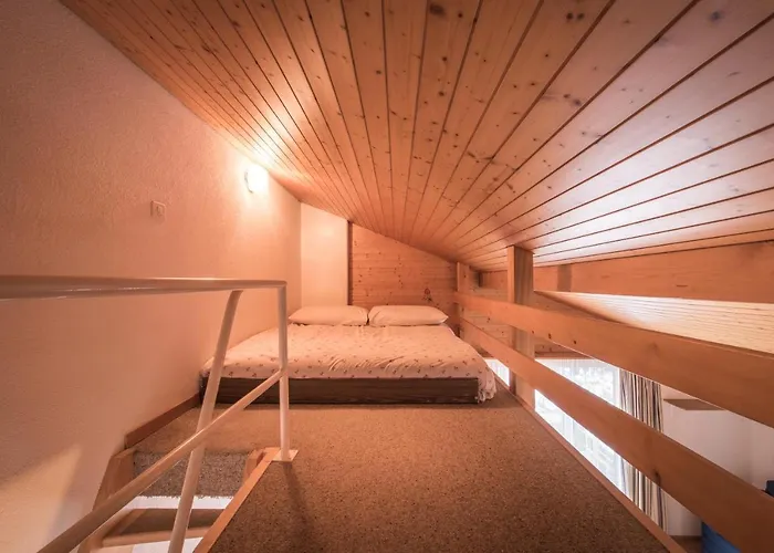 Wonderland: Mezzanine For 4 *