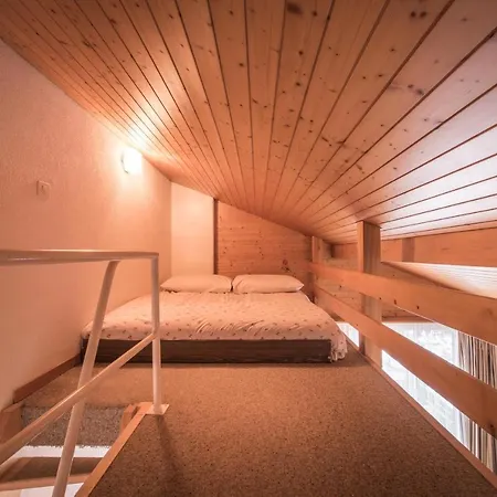 Wonderland: Mezzanine For 4 *