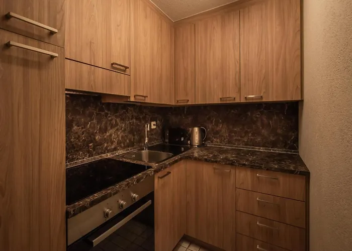 Wonderland: Mezzanine For 4 벤겐