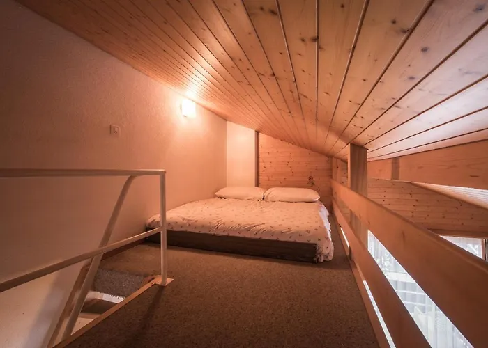 Wonderland: Mezzanine For 4 *